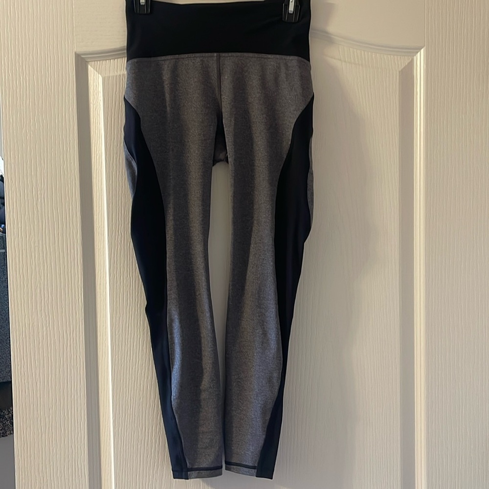 Lululemon workout pants size 6 in gray and black